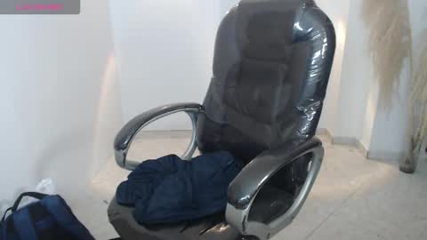 KARLYE online show from December 4, 3:39 am