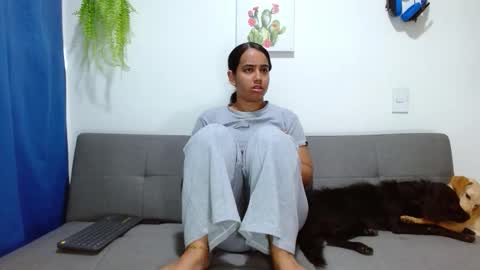 Independent model online show from February 3, 3:27 pm