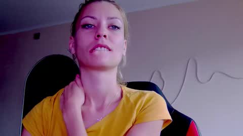 karoline121 online show from October 15, 6:16 am