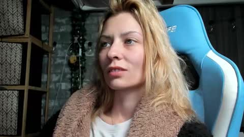 karoline121 online show from September 17, 8:23 pm