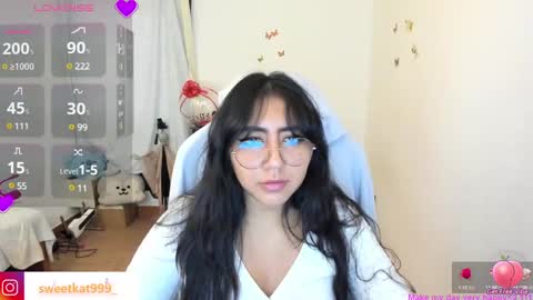 Snapshot of kat_ly_chan chatting on March 9, 3:38 pm Kat       online show from March 9, 3:38 pm