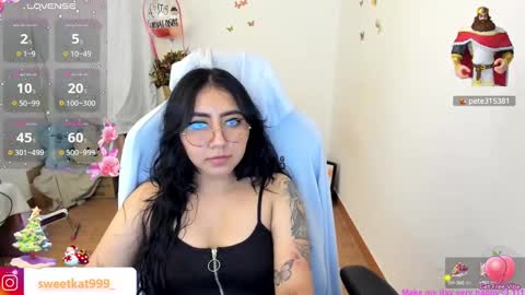 Snapshot of kat_ly_chan chatting on December 24, 5:23 pm Kat       online show from December 24, 5:23 pm