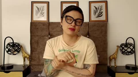 Snapshot of kat_paradisse chatting on September 27, 10:07 pm kat paradisse online show from September 27, 10:07 pm