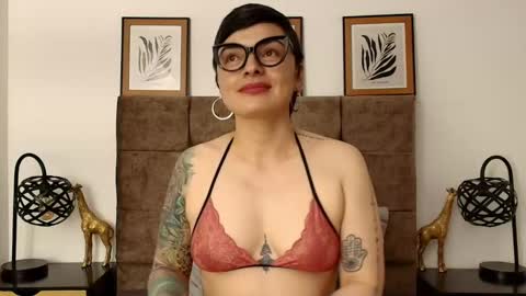Snapshot of kat_paradisse chatting on October 4, 8:17 pm kat paradisse online show from October 4, 8:17 pm