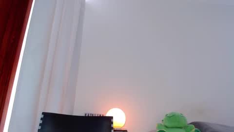 Snapshot of katalinaferreirax chatting on December 2, 6:05 pm katalinaferreirax online show from December 2, 6:05 pm
