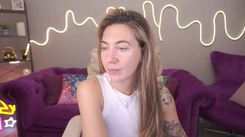 Snapshot of kateshanny chatting on October 10, 7:25 am Kate online show from October 10, 7:25 am