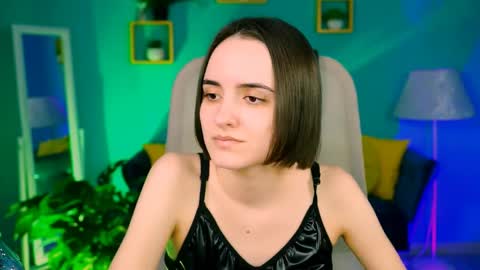 katewillows online show from April 6, 4:32 am