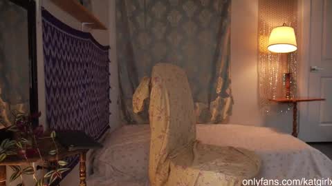 Kathryn Ivy online show from October 27, 1:11 pm