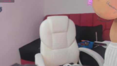 Snapshot of katie_shuangs chatting on October 13, 9:50 pm online show from October 13, 9:50 pm