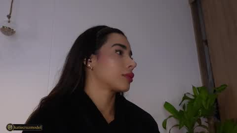 Snapshot of katiecruz_ chatting on September 15, 11:01 am Katie online show from September 15, 11:01 am