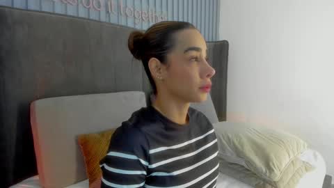 Snapshot of katiecruz_ chatting on February 26, 12:16 pm Katie online show from February 26, 12:16 pm