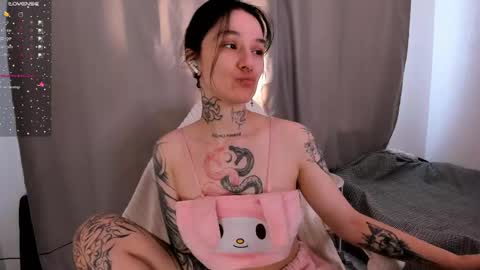 katrina_h0w online show from May 6, 3:56 am