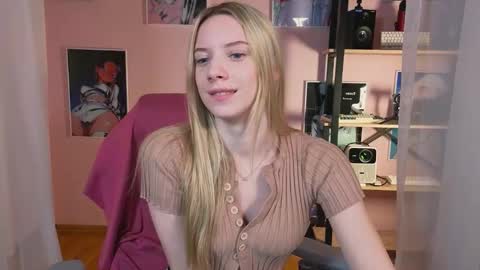 katt_yy online show from November 21, 5:38 am