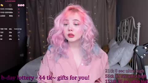 Snapshot of kawaii_yuki chatting on February 28, 8:53 am Yuki online show from February 28, 8:53 am