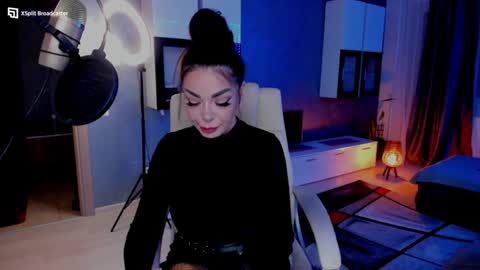 Snapshot of kaylee____77 chatting on December 4, 4:32 pm kaylee online show from December 4, 4:32 pm
