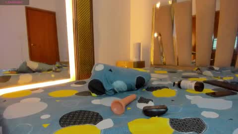 Kayle online show from February 27, 5:00 am