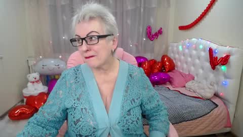 Snapshot of kaylesmoll chatting on February 7, 11:13 pm kaylesmoll online show from February 7, 11:13 pm