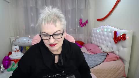 Snapshot of kaylesmoll chatting on February 19, 3:28 am kaylesmoll online show from February 19, 3:28 am