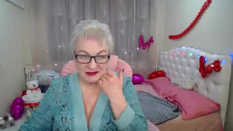 Snapshot of kaylesmoll chatting on March 4, 9:43 pm kaylesmoll online show from March 4, 9:43 pm