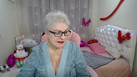 Snapshot of kaylesmoll chatting on March 5, 10:43 pm kaylesmoll online show from March 5, 10:43 pm