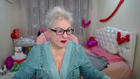 Snapshot of kaylesmoll chatting on February 14, 7:54 pm kaylesmoll online show from February 14, 7:54 pm