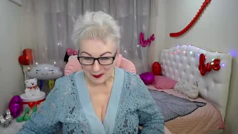 Snapshot of kaylesmoll chatting on February 14, 11:53 pm kaylesmoll online show from February 14, 11:53 pm