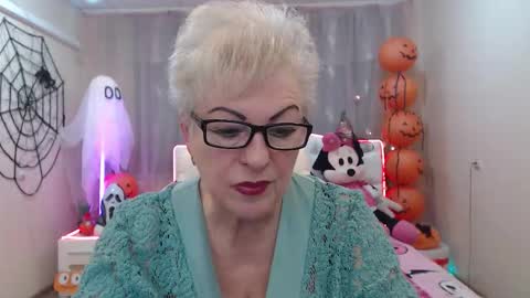 Snapshot of kaylesmoll chatting on October 18, 6:56 pm kaylesmoll online show from October 18, 6:56 pm
