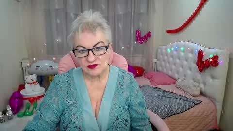 Snapshot of kaylesmoll chatting on February 20, 2:40 am kaylesmoll online show from February 20, 2:40 am