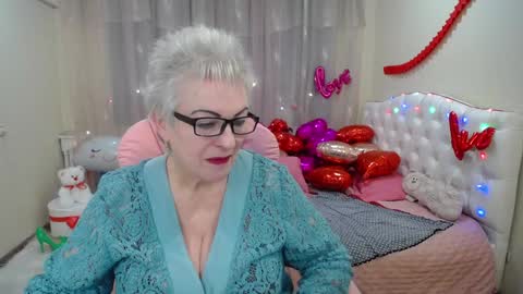 Snapshot of kaylesmoll chatting on February 8, 10:51 pm kaylesmoll online show from February 8, 10:51 pm