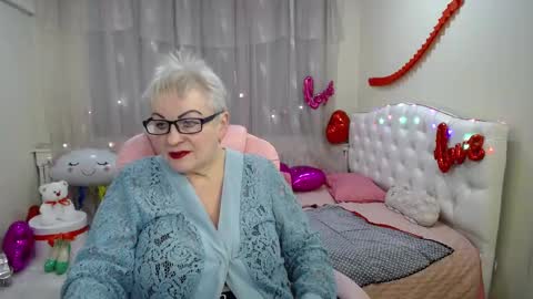Snapshot of kaylesmoll chatting on February 22, 12:49 am kaylesmoll online show from February 22, 12:49 am