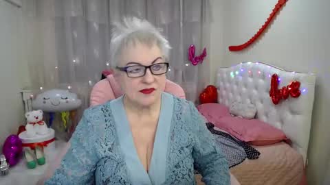 Snapshot of kaylesmoll chatting on February 25, 7:49 pm kaylesmoll online show from February 25, 7:49 pm