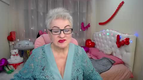 Snapshot of kaylesmoll chatting on February 12, 9:22 pm kaylesmoll online show from February 12, 9:22 pm