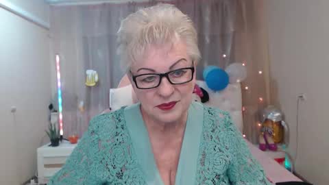 Snapshot of kaylesmoll chatting on October 1, 6:40 pm kaylesmoll online show from October 1, 6:40 pm