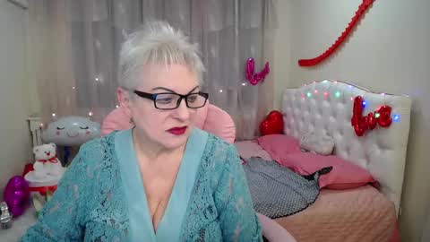 Snapshot of kaylesmoll chatting on February 25, 11:26 pm kaylesmoll online show from February 25, 11:26 pm