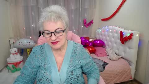 Snapshot of kaylesmoll chatting on February 5, 11:17 pm kaylesmoll online show from February 5, 11:17 pm