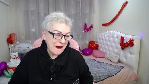 Snapshot of kaylesmoll chatting on February 11, 11:12 pm kaylesmoll online show from February 11, 11:12 pm