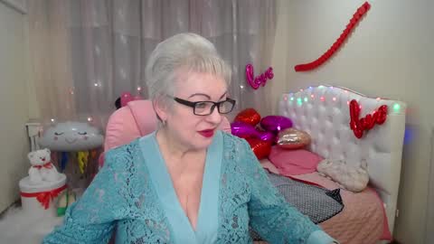 Snapshot of kaylesmoll chatting on February 5, 12:53 am kaylesmoll online show from February 5, 12:53 am