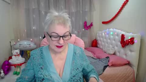 Snapshot of kaylesmoll chatting on February 23, 4:39 am kaylesmoll online show from February 23, 4:39 am