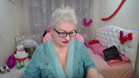 Snapshot of kaylesmoll chatting on March 5, 7:38 pm kaylesmoll online show from March 5, 7:38 pm
