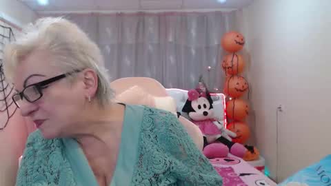 Snapshot of kaylesmoll chatting on October 17, 6:45 pm kaylesmoll online show from October 17, 6:45 pm
