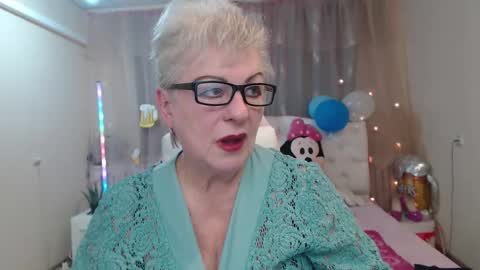 Snapshot of kaylesmoll chatting on September 28, 6:39 pm kaylesmoll online show from September 28, 6:39 pm