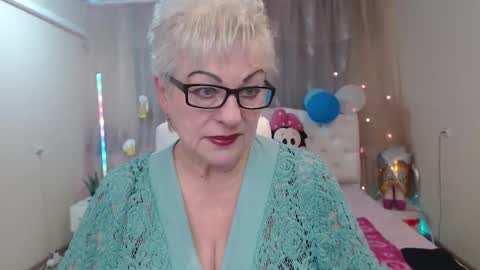Snapshot of kaylesmoll chatting on October 8, 6:58 pm kaylesmoll online show from October 8, 6:58 pm