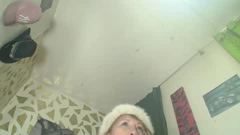 KAZSANDRAH online show from September 14, 5:10 am