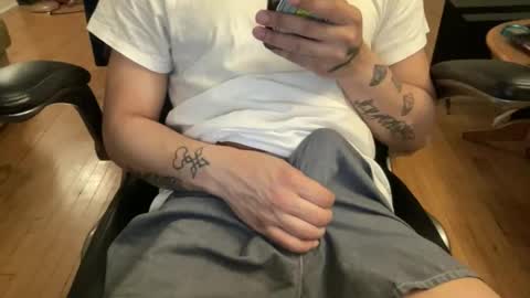 Keesey23 online show from April 17, 4:04 am