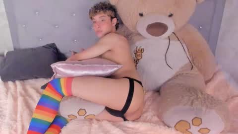 Snapshot of kei_oliver chatting on February 5, 11:02 am kei oliver online show from February 5, 11:02 am