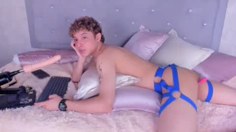 Snapshot of kei_oliver chatting on February 24, 12:59 pm kei oliver online show from February 24, 12:59 pm