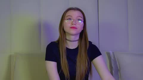 Keira online show from March 6, 6:05 pm