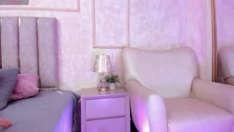 keirahartz online show from December 14, 3:46 am