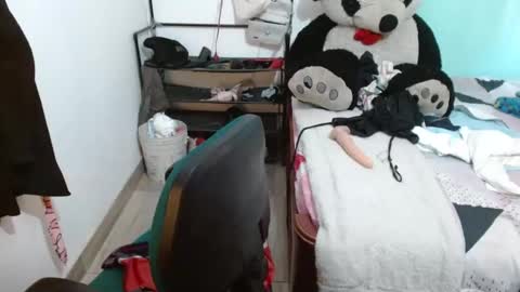 Snapshot of keity_russo03 chatting on October 8, 8:48 pm annie rosse16 online show from October 8, 8:48 pm