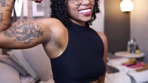 kelly__thomson online show from April 1, 1:41 pm